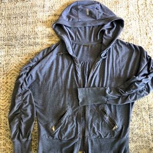 Zella. Ruched sleeve, zip pocket hoodie. XS